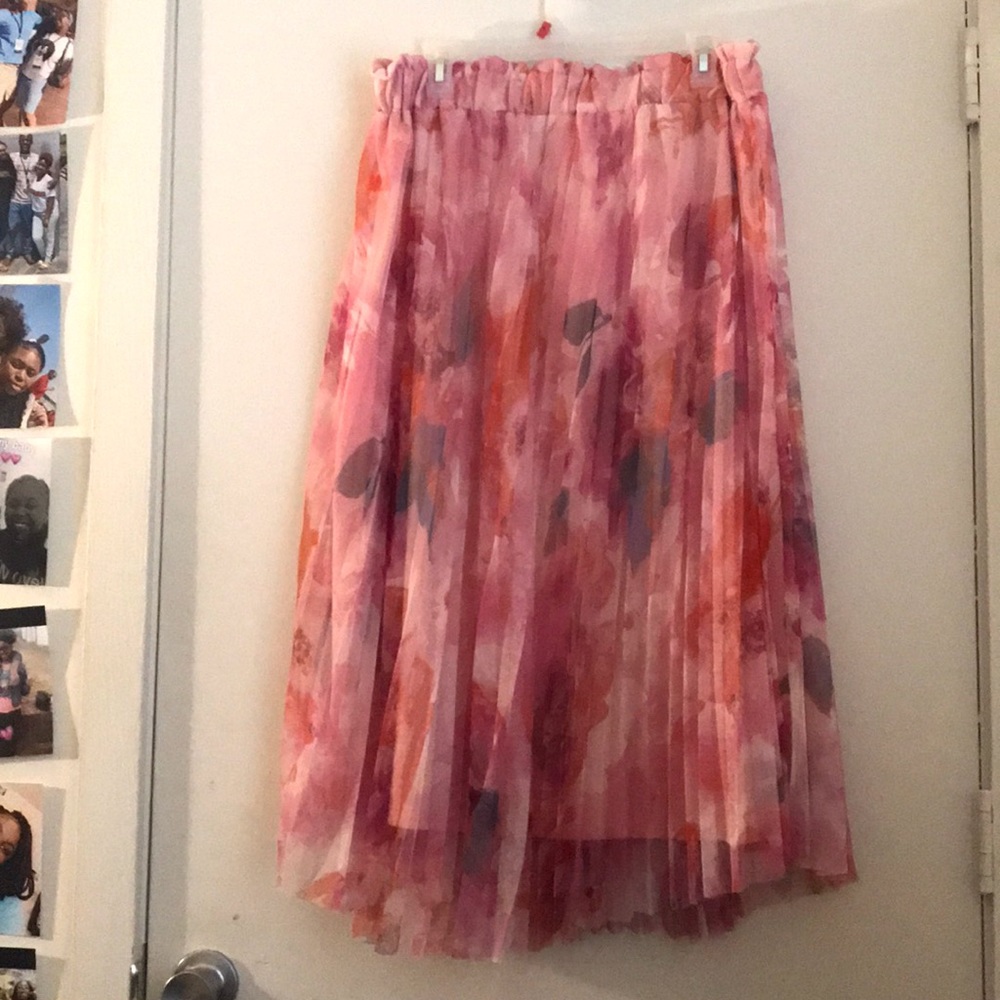 pleated skirt